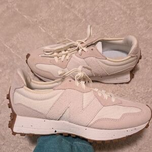 New Balance 327